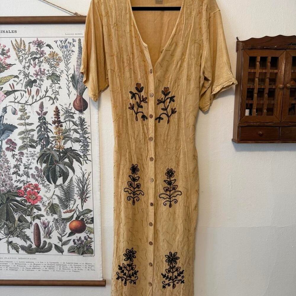 Vtg bt yellow embroidered floral